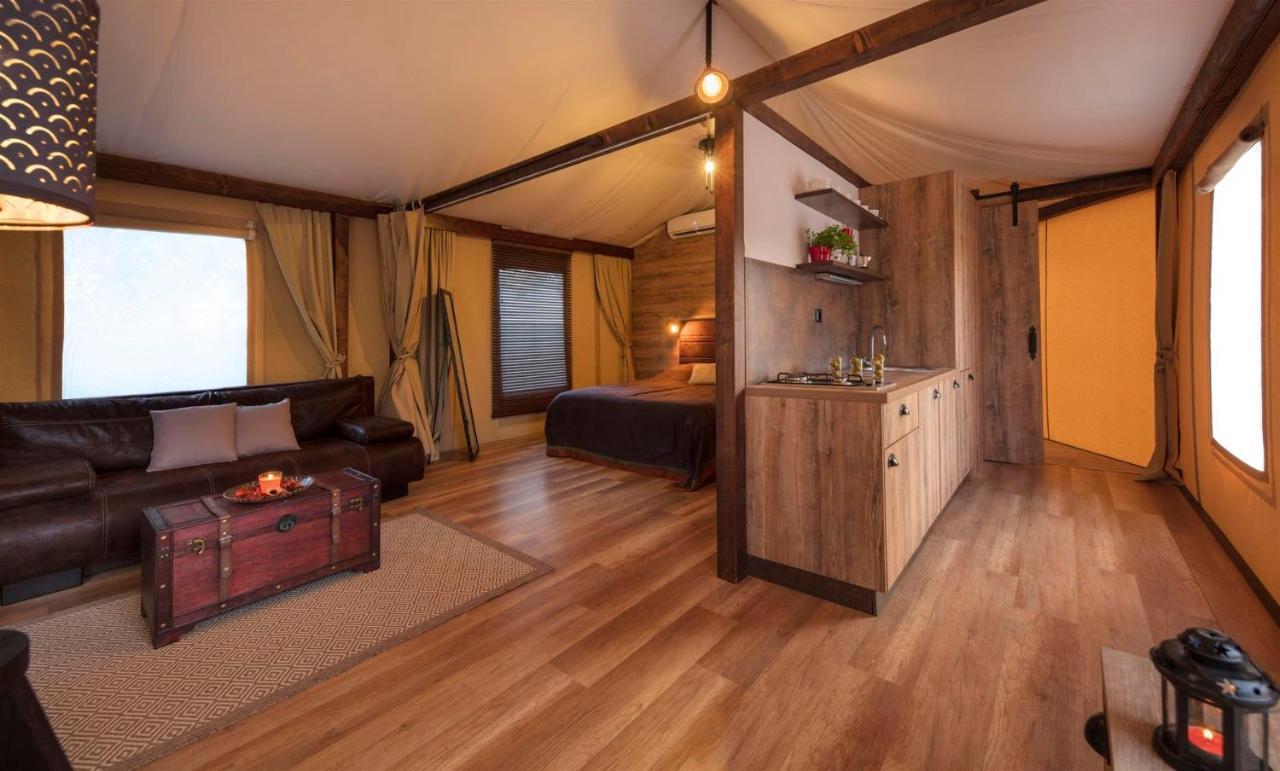 Glamping Tents And Mobile Homes Trasorka Veli Lošinj Zewnętrze zdjęcie