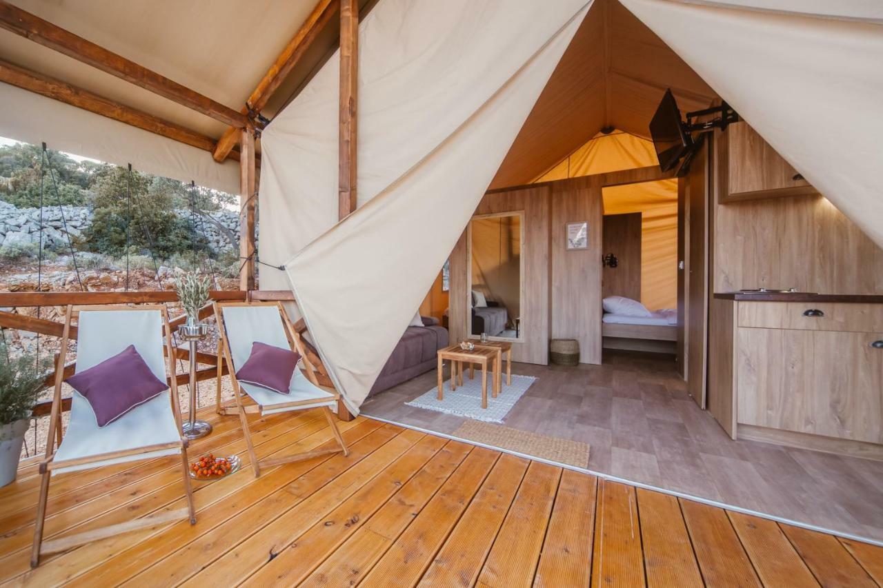 Glamping Tents And Mobile Homes Trasorka Veli Lošinj Zewnętrze zdjęcie