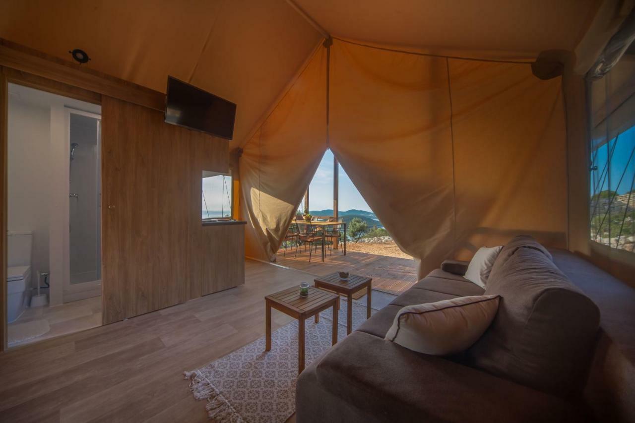 Glamping Tents And Mobile Homes Trasorka Veli Lošinj Zewnętrze zdjęcie