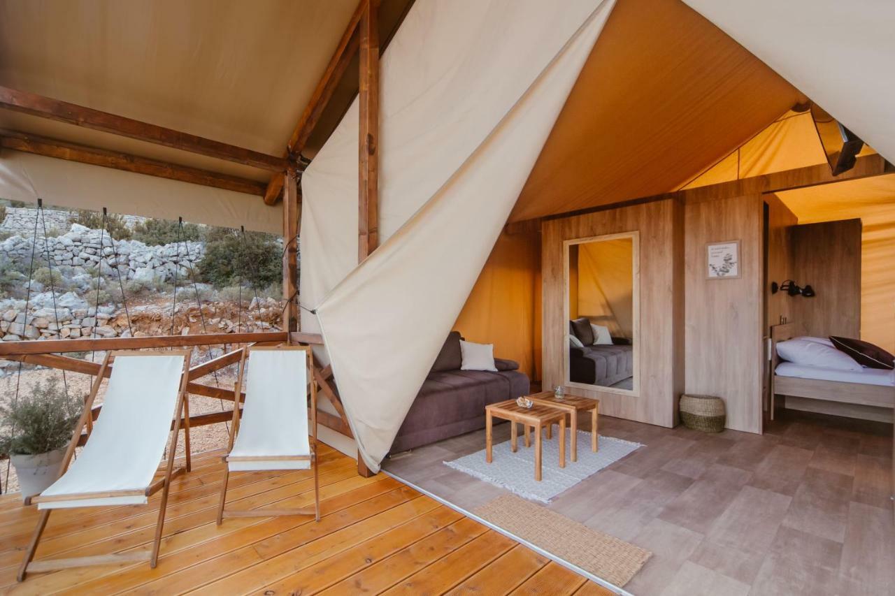 Glamping Tents And Mobile Homes Trasorka Veli Lošinj Zewnętrze zdjęcie